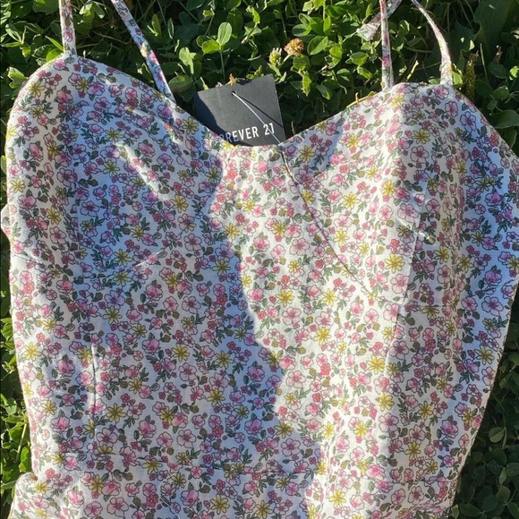 White dress with flowers from Forever 21 - Picture 2 of 4